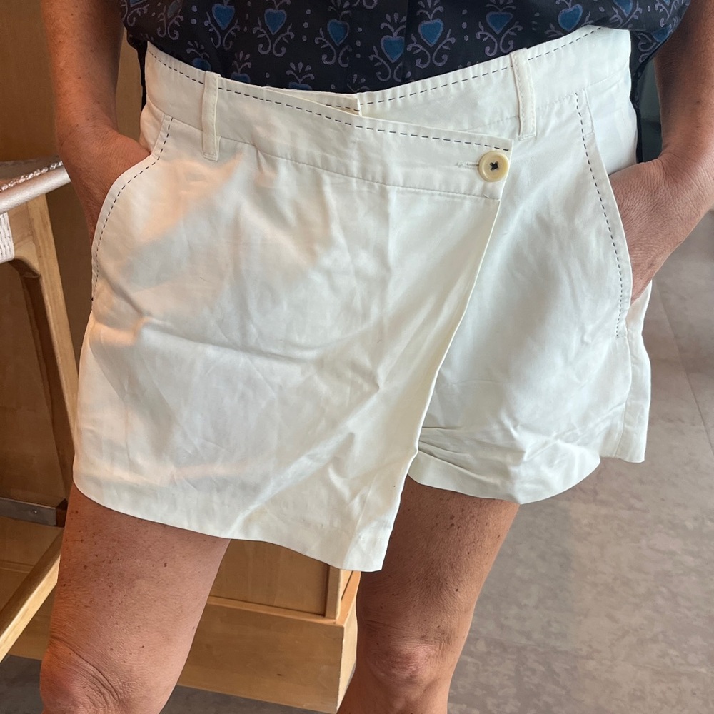 Ann Demeulemeester rayon/cotton  Cream skort.   Front Button & zipper closure
